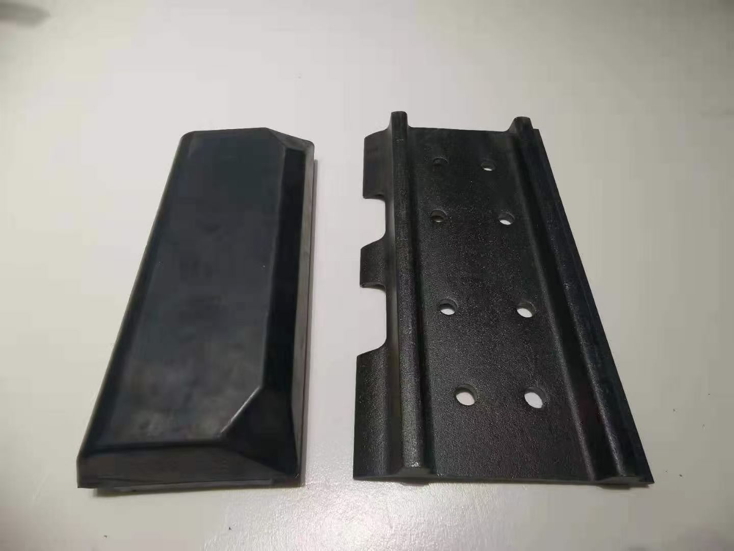 摊铺机履带胶块